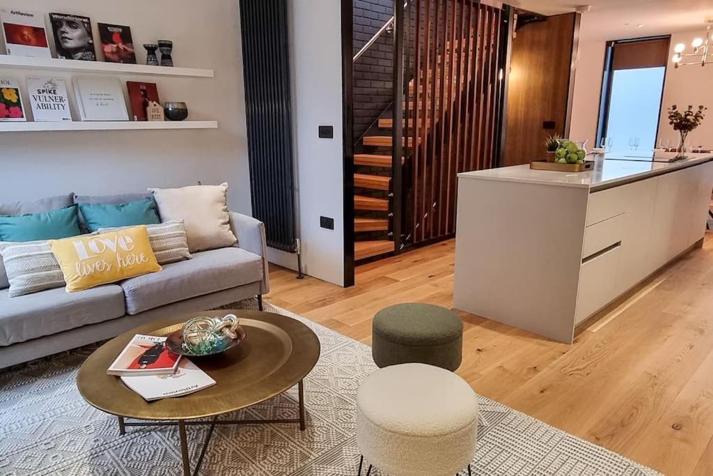 Stunning Luxury Townhouse In Centre Of แมนเชสเตอร์ ภายนอก รูปภาพ