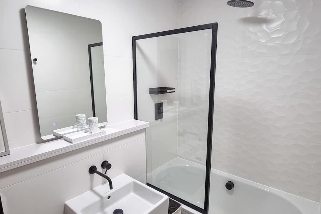 Stunning Luxury Townhouse In Centre Of แมนเชสเตอร์ ภายนอก รูปภาพ