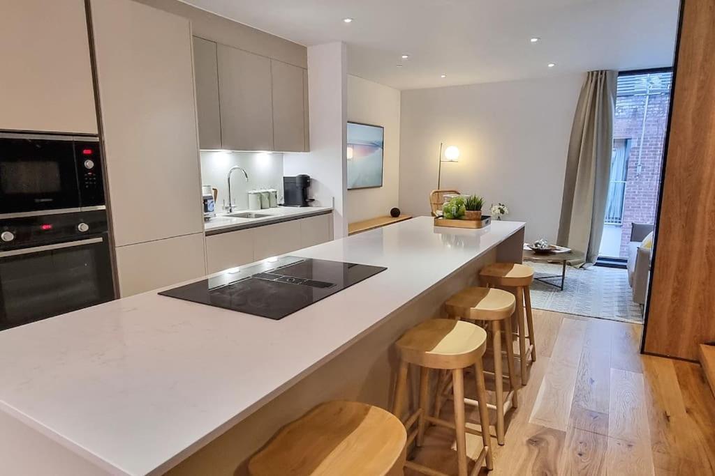 Stunning Luxury Townhouse In Centre Of แมนเชสเตอร์ ภายนอก รูปภาพ