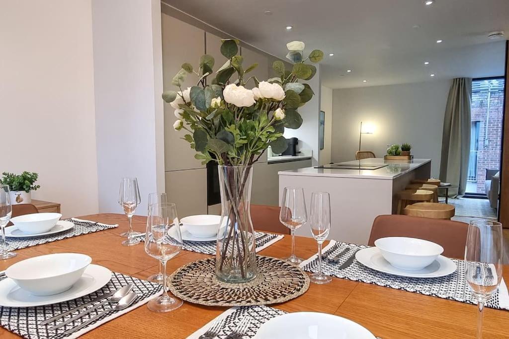 Stunning Luxury Townhouse In Centre Of แมนเชสเตอร์ ภายนอก รูปภาพ