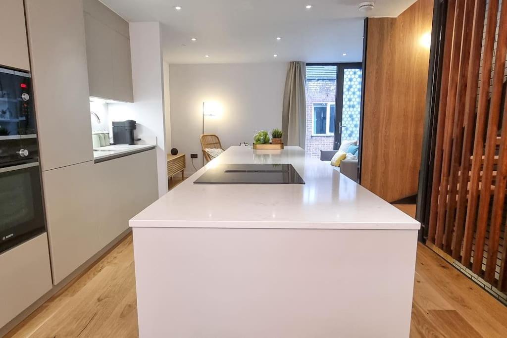 Stunning Luxury Townhouse In Centre Of แมนเชสเตอร์ ภายนอก รูปภาพ